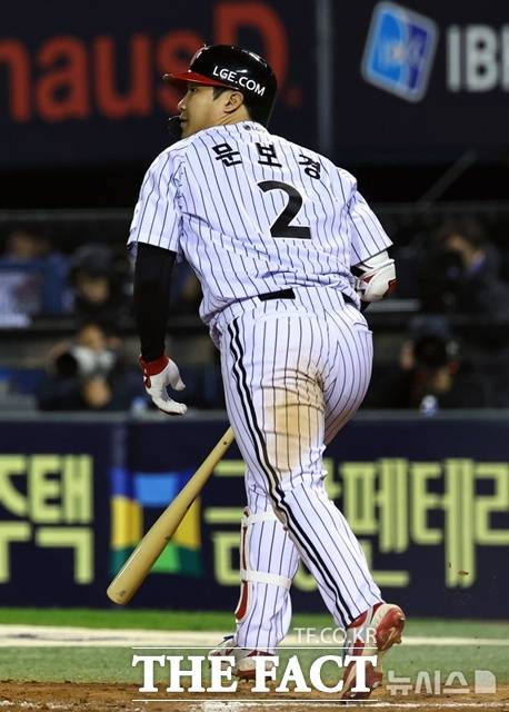 문보경은 지난 3월 WBC에서 한국을 극적으로 8강으로 이끈 히어로다. 그 뒤 불의의 부상으로 정규 레이스에선 별다른 활약을 펼치지 못했다. 후반기 분발이 요구된다. /뉴시스
