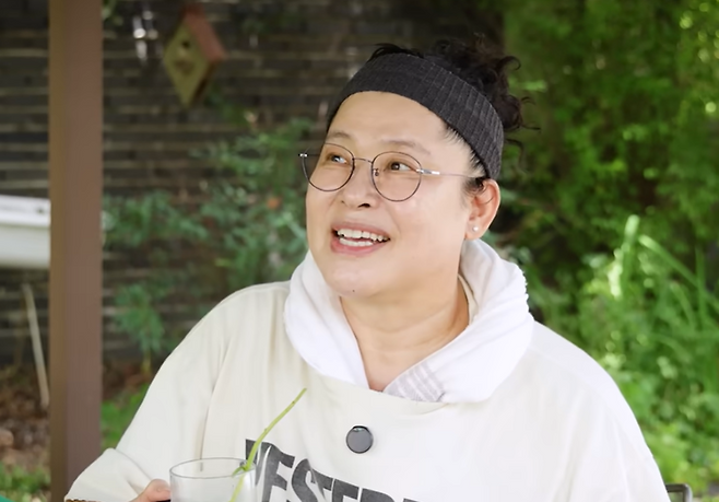 방송인 이영자가 결혼에 대한 속내를 밝혀 웃음을 자아냈다. 유튜브 채널 '이영자 TV' 영상 캡처