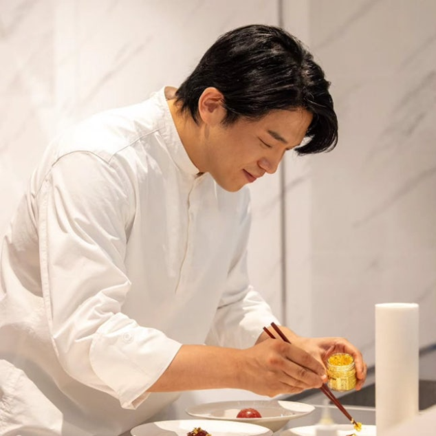 Chef Ahn Seong-jae, who had suspended his social media activity amid a wine-swapping controversy, has shared an update on his current situation after two months, signaling his return. Chef Ahn posted a photo on his social media along with a story related to his restaurant, Mosu, but his appearance—which looked somewhat gaunt compared to before—caught peoples attention.Last April, Chef Ahn Seong-jae faced criticism after being embroiled in a controversy alleging that his restaurant, Mosu, had served inexpensive wine instead of high-end bottles. At the time, he officially apologized and expressed remorse for the subpar service.As Chef Ahn Sung-jae, who had kept a low profile since the controversy, resumes his activities, public attention is focused on whether he will be able to regain the publics trust through this comeback.