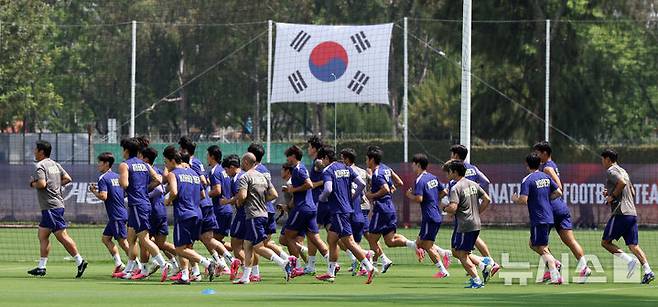 [사포판(멕시코)=뉴시스] 전신 기자 = 축구 국가대표팀 선수들이 27일(현지 시간) 멕시코 과달라하라 인근 사포판에 위치한 치바스 바예 베르데에서 훈련을 하고 있다. 2026.06.28. photo1006@newsis.com