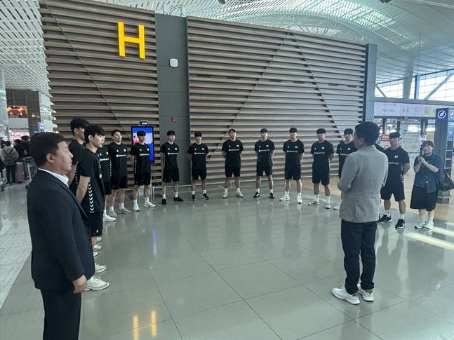 출국하는 U-20 남자 핸드볼 대표팀. /사진=대한핸드볼협회