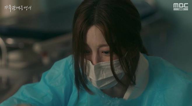 In the MBC daily drama *Family Relationship Certificate*, Cha Min-ki offered a heartfelt apology to Noh Young-ju, played by Im Ji-eun, for his past infidelity before ultimately passing away. Noh Young-ju, who was by Cha Min-kis side as he passed away, shed tears as they shared a final moment of reconciliation, while Na Ji-ni, who arrived too late, wept uncontrollably upon hearing the news of her fathers death.In the drama, Na Se-ri shocked her daughter, Na Ji-ni, by fixating on financial issues even while Cha Min-ki was battling his illness. Na Ji-ni could not hide her heartbreak as she watched her mother, Na Se-ri, fail to understand her fathers true feelings and instead only voice resentment.Meanwhile, Lim Ji-hoo became conflicted after learning of the existence of the social media account run by Do Do-hee. Lim Ji-hoo reacted coldly toward Do Do-hee, demanding that she be honest about their relationship.