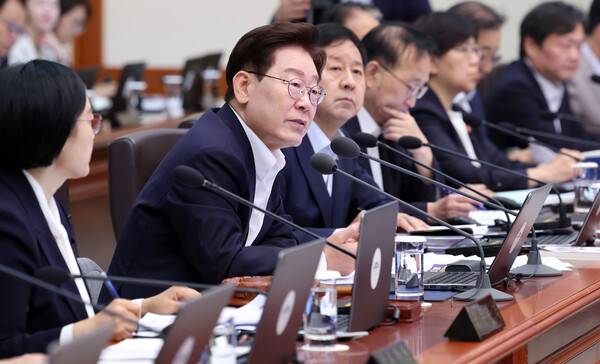 이재명 대통령이 14일 청와대에서 열린 국무회의에서 발언하고 있다. / 뉴스1
