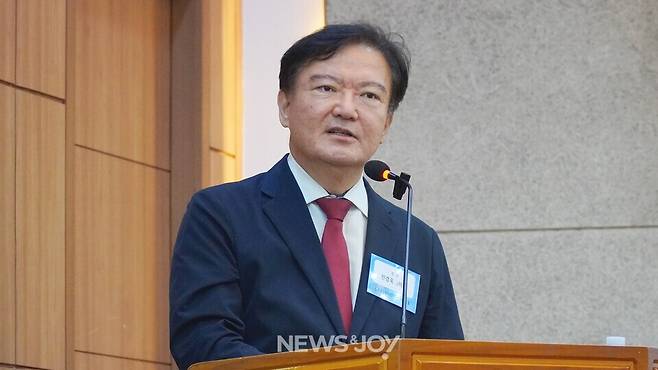 민경욱 전 의원이 7월 14일 고애연 포럼에서 강연 중 갑자기 의식을 잃고 쓰러졌다. 뉴스앤조이 안디도