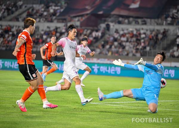 제갈재민(왼쪽, 화성FC), 전현병(가운데), 류원우(오른쪽, 파주 프런티어 FC). 서형권 기자