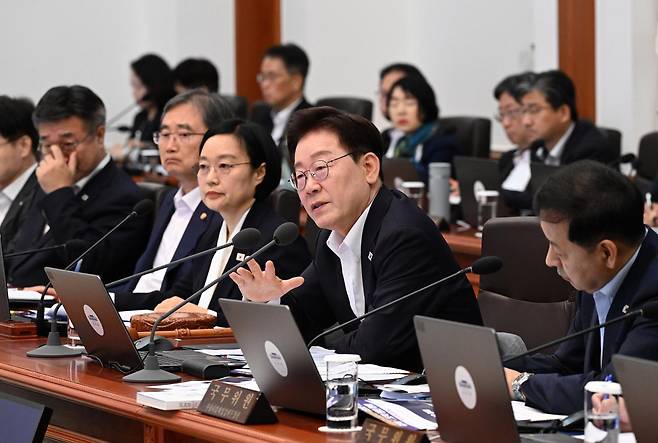 이재명 대통령이 14일 청와대에서 열린 제30회 국무회의에서 발언을 하고 있다. 왕태석 기자