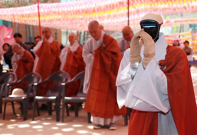 The humanoid robot “Gabi,” right, presses its palms together during an ordination ceremony at Jogye Temple in Jongno District, central Seoul, on May 6. NEWS1
