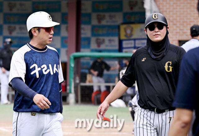 박민철 구리시유소년야구단이 제3회 마이데일리배 전국유소년야구대회를 앞두고 각오를 다졌다. 지난해 제2회 마이데일리배 전국유소년야구대회에 참가한 박민철 감독(왼쪽)./마이데일리
