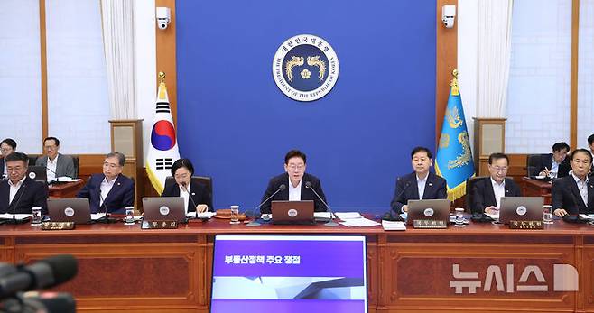 [서울=뉴시스] 조성봉 기자 = 이재명 대통령이 14일 청와대에서 열린 국무회의에서 부동산 정책 주요 쟁점 관련 발언하고 있다. 2026.07.14. suncho21@newsis.com