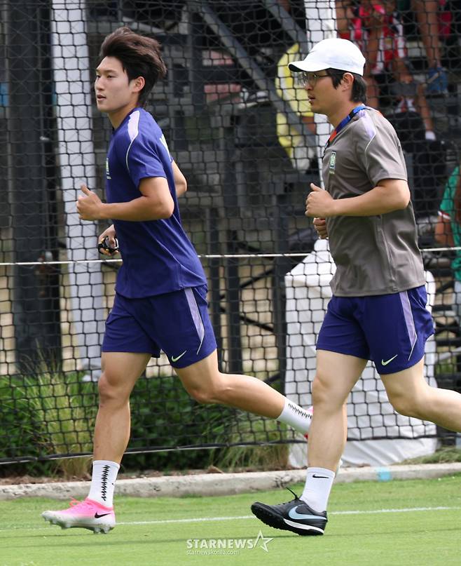 대한민국 축구 국가대표팀이 2026 북중미월드컵을 닷새 앞두고 6일 멕시코 과달라하라 치바스 베르데 바예에서 첫 훈련을 진행했다. 배준호가러닝 훈련을 하고 있다. /사진=김진경 대기자
