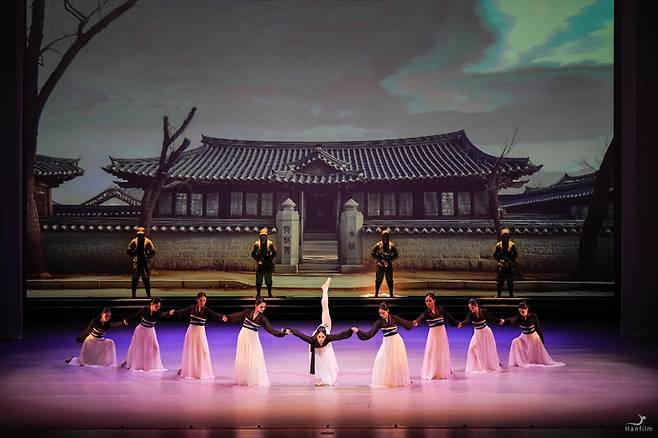 수원시티발레단의 작품 '그날 서대문형무소 8번방의 메아리' 공연 모습. 사진=수원문화원