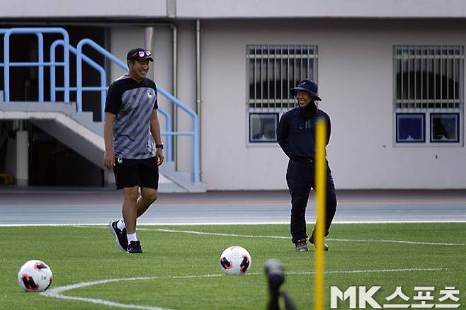 김도균 서울 이랜드 FC 감독(사진 왼쪽). 사진=이근승 기자