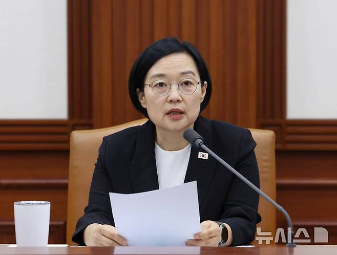 [서울=뉴시스] 조수정 기자 = 한성숙 국무총리가 15일 오전 서울 종로구 정부서울청사에서 비상경제점검회의를 주재하고 있다. 2026.07.15. chocrystal@newsis.com
