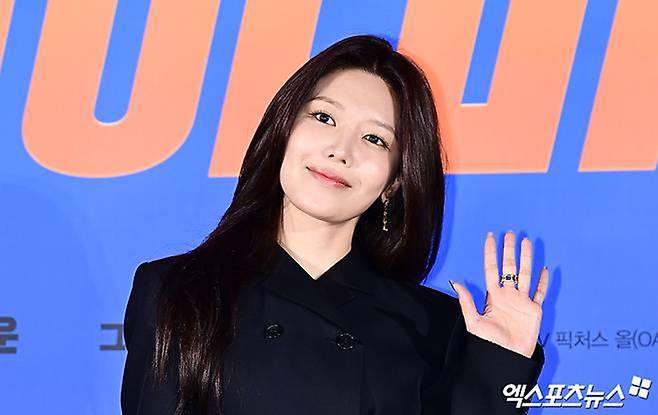 가수 겸 배우 최수영