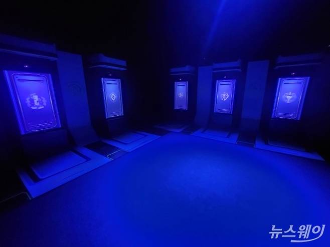 호요버스 코리아가 서울 잠실 롯데월드 이머시브 플랫폼 딥에 마련한 '붕괴: 스타레일-별 사이를 걷는 회고록' 전시장 헤르타 전시실 모습. 사진=이재성 기자