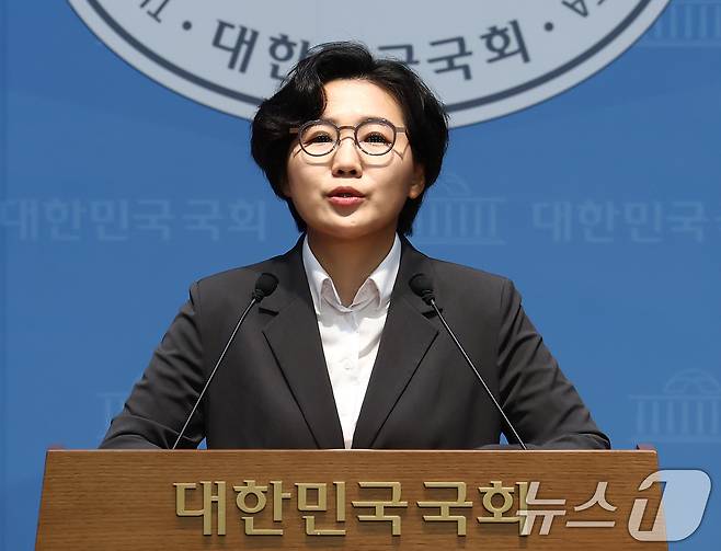 더불어민주당 당대표 선거에 출마한 김보미 전 강진군 의원이 지난 14일 오후 서울 여의도 국회 소통관에서 당대표 선호투표제 관련 기자회견을 하고 있다. 2026.7.14 ⓒ 뉴스1 김민지 기자