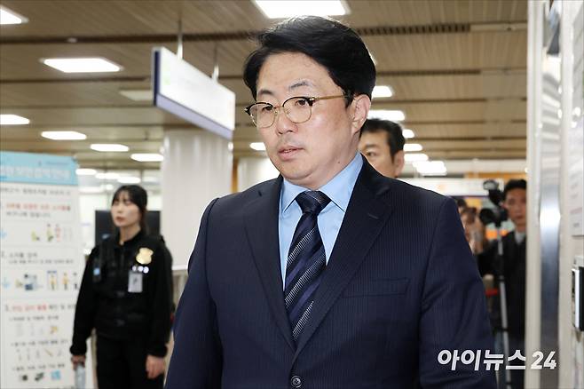 '김건희 집사'로 알려진 김예성 씨가 지난 4월 29일 오후 서울 서초구 서울고등법원에서 열린 횡령 등 혐의 항소심 선고 공판에 출석하고 있다. [사진=곽영래 기자]