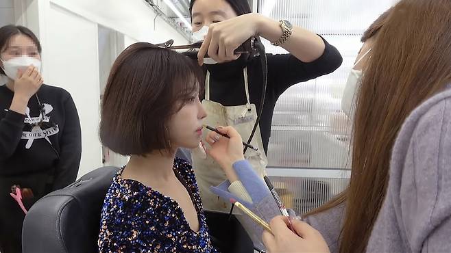 웃음 뒤에 숨겨진 것은 대본이 아닌, 스스로 단련해온 프로페셔널한 규율과 땀의 기록이다. 이지혜 유튜브채널 ‘밉지않은 관종언니’ 화면 캡처