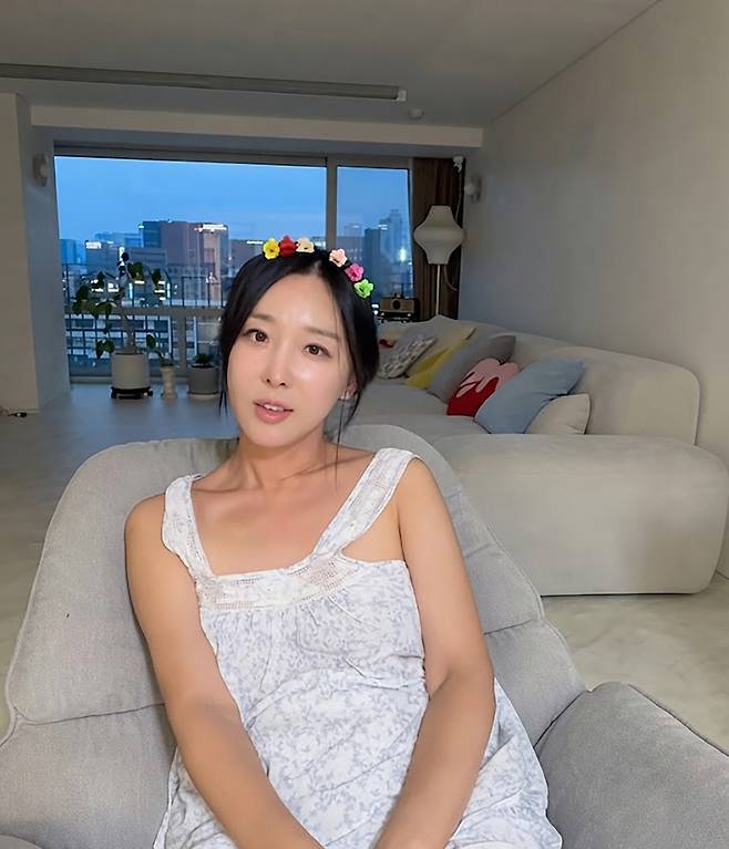 근면의 궤적을 증명해온 21년, 그녀는 또 다른 챕터를 향해 묵묵히 걸음을 옮긴다. 이지혜 SNS