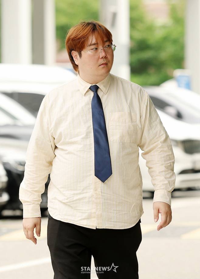 Yoo Jae Hwan, who was indicted on charges of forced molestation, drew attention by appearing at his appeal sentencing hearing looking noticeably heavier than before. On this day, the court dismissed the appeal and upheld the original ruling, which ordered a fine of 5 million won and completion of a sexual violence treatment program.Yoo Jae Hwan was brought to trial in June 2023 on charges of forcibly molesting a victim under the pretext of composing fees. Although he was found guilty in the first trial last November, Yoo Jae Hwans side filed an appeal citing errors in factual accuracy and unfair sentencing.Yoo Jae Hwan, who appeared in court today with blonde hair and glasses, appeared to have gained weight again, unlike when he had previously lost weight through dieting.During the trial, Yoo Jae Hwan pleaded his innocence, claiming that there was no physical contact. He stated his intention to appeal to the Supreme Court following the verdict and continue the legal battle to the end.