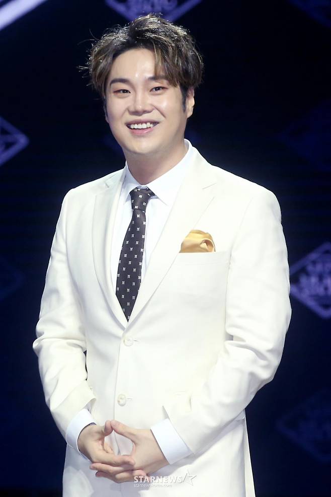 Yoo Jae Hwan, who was indicted on charges of forced molestation, drew attention by appearing at his appeal sentencing hearing looking noticeably heavier than before. On this day, the court dismissed the appeal and upheld the original ruling, which ordered a fine of 5 million won and completion of a sexual violence treatment program.Yoo Jae Hwan was brought to trial in June 2023 on charges of forcibly molesting a victim under the pretext of composing fees. Although he was found guilty in the first trial last November, Yoo Jae Hwans side filed an appeal citing errors in factual accuracy and unfair sentencing.Yoo Jae Hwan, who appeared in court today with blonde hair and glasses, appeared to have gained weight again, unlike when he had previously lost weight through dieting.During the trial, Yoo Jae Hwan pleaded his innocence, claiming that there was no physical contact. He stated his intention to appeal to the Supreme Court following the verdict and continue the legal battle to the end.