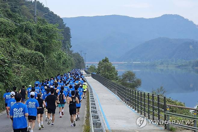 2025 춘천연합마라톤, 북한강변을 달리다 [연합뉴스 자료사진]