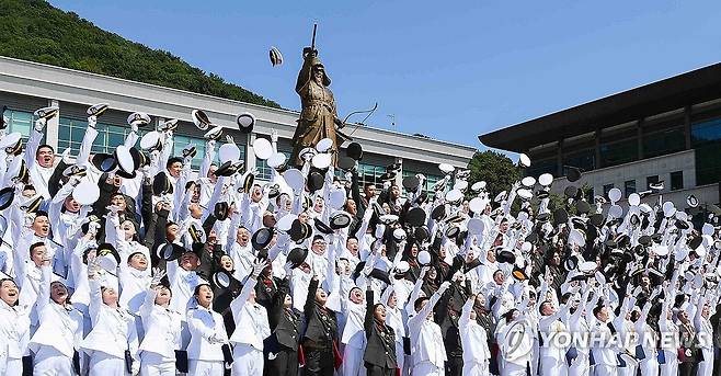 제140기 해군·해병대 사관후보생 수료 및 임관식 [해군 제공. 재판매 및 DB 금지]