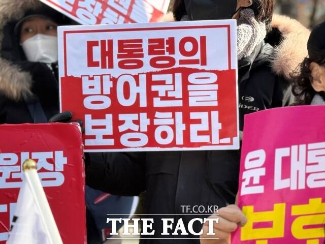 안창호 국가인권위원장이 윤석열 전 대통령 방어권 보장 권고 폐기 안건 상정을 미루며 안 위원장 사퇴를 촉구하는 목소리가 인권위 전 부서로 확산했다. 안 위원장은 안건 상정을 위해 인권위원들이 요구한 긴급 전원위원회(전원위) 개최 요구도 받아들이지 않았다. /정인지 기자