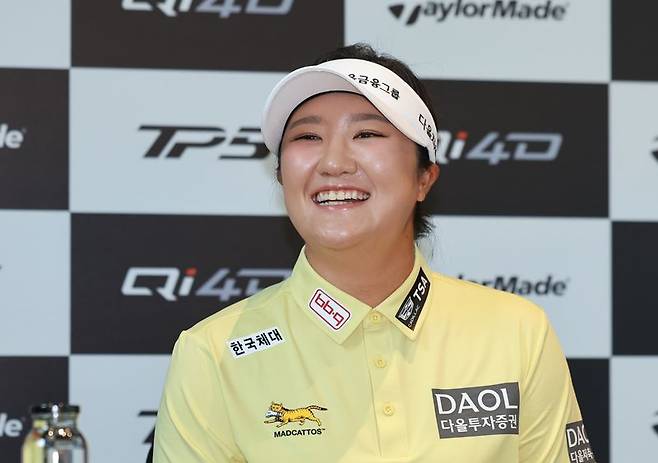 미국프로여자골프(LPGA) 메이저 대회 2연승을 달성한 유해란이 16일 오후 서울 여의도 콘래드 서울에서 열린 테일러메이드 미디어데이에서 웃음을 짓고 있다.뉴시스