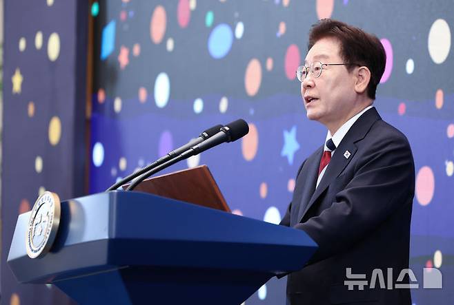 [서울=뉴시스] 조성봉 기자 = 이재명 대통령이 17일 청와대 영빈관에서 열린 '빛의 위원회' 출범 기념 시민 초청 행사에서 발언하고 있다. 2026.07.17.  suncho21@newsis.com