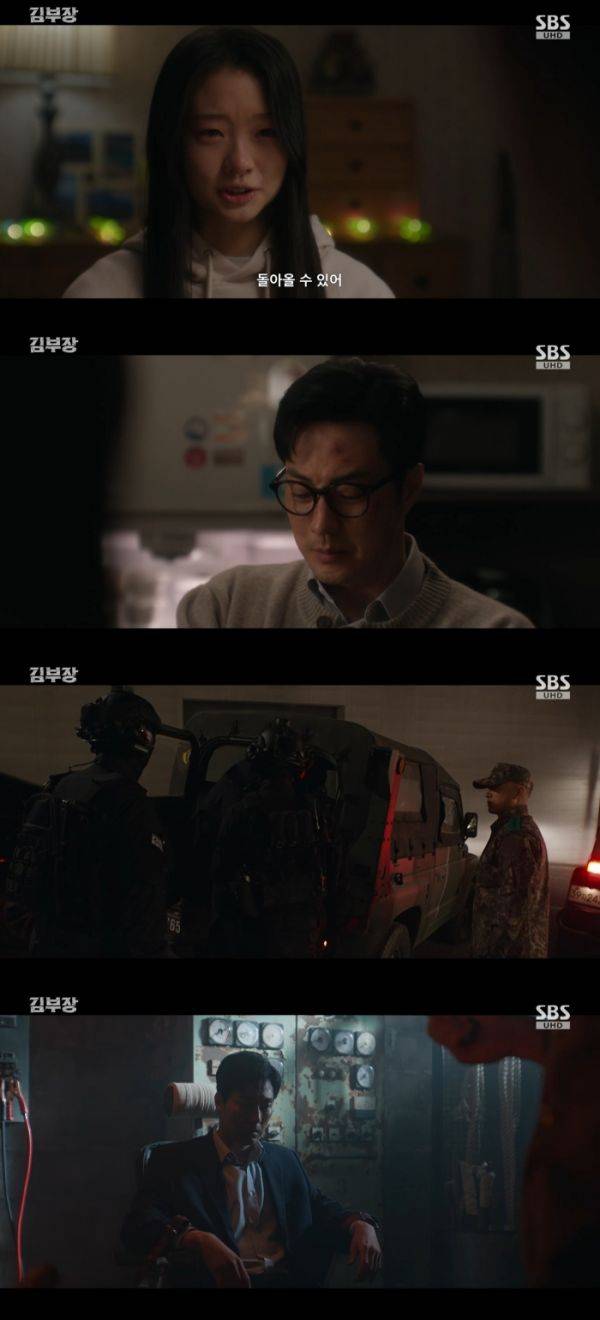 In Episode 7 of the SBS Friday-Saturday drama *Director Kim*, Director Kim overpowered Joo Sang-wook and was reunited with his daughter, Kim Min-ji, but the episode took a tragic turn when he was ultimately arrested by the Special Missions Bureau and forcibly repatriated to North Korea. To ensure his daughters safety, Director Kim chose to surrender of his own accord, leading to a heartbreaking farewell between father and daughter. Later, Director Kim awoke in a torture chamber to hear North Korean soldiers welcome him back to his homeland, marking a shocking conclusion to the episode.