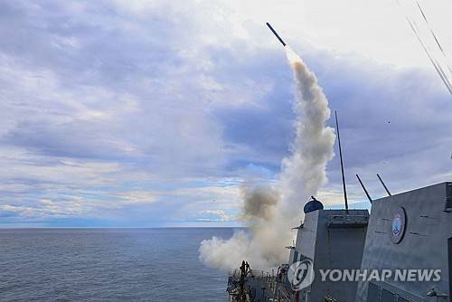 미군 중부사령부가 공개한 토마호크 미사일 발사 장면 [AFP 연합뉴스. 재판매 및 DB 금지]