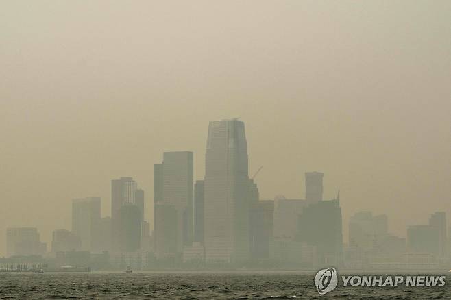 산불 연기로 인한 대기질 경보가 발령된 뉴욕 [AFP=연합뉴스]