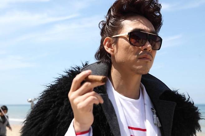 오정세는 영화 '남자사용설명서'에서 한류스타 이승재를 연기했다. 원래 그는 다른 역할을 맡을 예정이었다. 쇼박스 제공