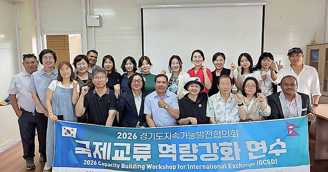 ▲ 경기지속협 국제교류협력위원회 연수단(단장 김용국)은 지난 17일 네팔 카트만두에 있는 최고 명문 국립 트리부반대학교(Tribhuvan University)와 비스바바사 캠퍼스를 잇달아 공식 방문해 간담회를 가졌다. /최남춘 기자 baikal@incheonilbo.com