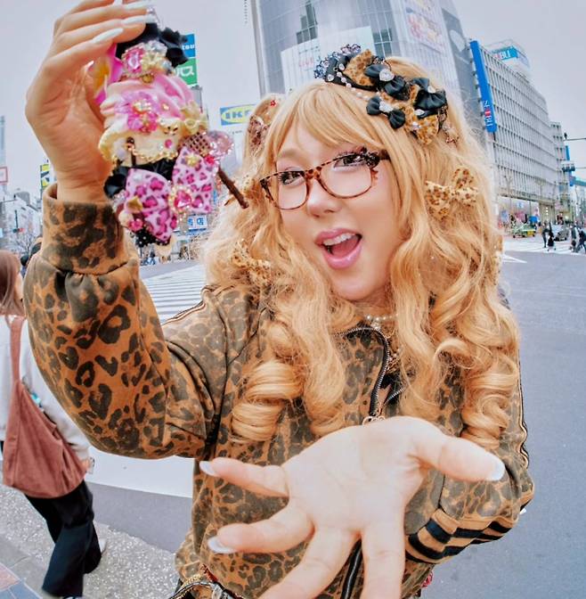 TV personality Pungja has shared an update on her current appearance, revealing a gal style transformation in Tokyo, Japan—complete with a blonde wig and flashy outfits—after losing 33 kg. Fans are responding enthusiastically to Pungjas look, which highlights her slimmer facial contours and more defined features following her successful weight loss.Pungja posted several photos taken during her trip to Japan on her personal social media account. In the photos, she perfectly embodied the Japanese gal aesthetic, wearing a wavy blonde wig, a leopard-print outfit, and bold accessories.She particularly caught the eye with her unique vibe in a photo taken with her close friend Han Hye-jin. Netizens are responding positively to Pungjas new look and bold transformation, sending her their support.