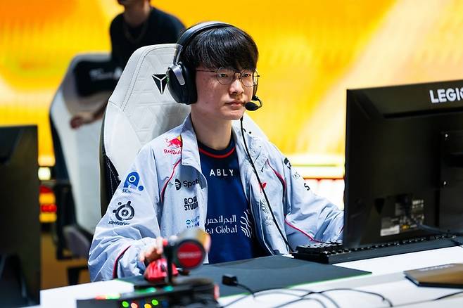 ‘페이커’ 이상혁이 17일 열린 2026 EWC 8강전 한화생명과 경기를 준비하고 있다. 사진 | EWC