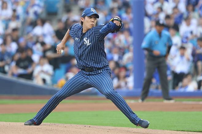 삼성 원태인이 19일 대구삼성라이온즈파크에서 열린 2026 KBO리그 정규시즌 롯데전에 선발 등판해 역투하고 있다. 사진 | 삼성 라이온즈