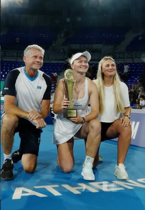 WTA 250 아테네에서 우승한 크레이치코바.