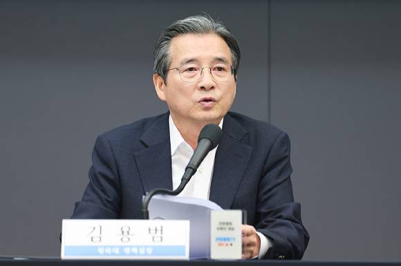 김용범 대통령비서실 정책실장이 24일 서울 중구 프레스센터에서 열린 관훈토론회에서 모두발언을 하고 있다. 2026.6.24 [사진=연합뉴스]