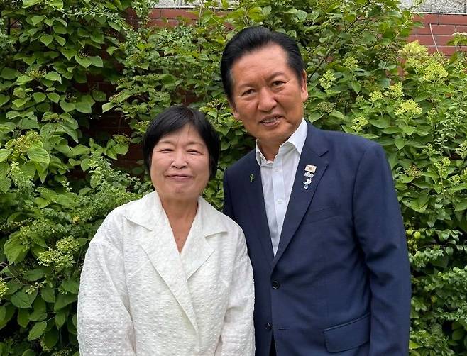 정청래 전 더불어민주당 대표는 19일 SNS에 이해찬 전 국무총리의 배우자 김정옥 여사가 후원회장을 맡았다고 밝혔다. [사진 SNS 캡처]