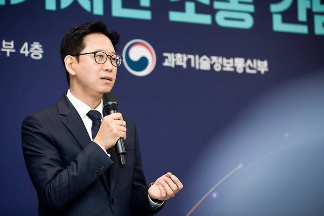 배경훈 부총리 겸 과학기술정보통신부 장관이 20일 오전 정부세종청사에서 열린 ‘과학기술정보통신부 기자간담회’ 에서 취임 1주년 소회를 밝히고 있다. [사진=과학기술정보통신부]