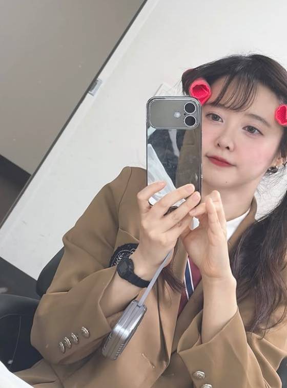 Actor Ku Hye-sun announced that sales of Kuroll, a hair roller product he personally developed and patented, have surpassed 30,000 units. Ku Hye-sun is continuing his successful journey as an entrepreneur by sharing photos of himself wearing the product on his personal social media.In the released photos, Ku Hye-sun drew attention by wearing an outfit reminiscent of a school uniform. He garnered interest from fans for boasting a youthful appearance that remains unchanged from when he appeared in the 2009 KBS 2TV drama Boys Over Flowers.Currently, Ku Hye-sun is actively promoting his products as the CEO of a venture company. He is demonstrating his capabilities as an entrepreneur by personally participating in everything from product development to patent acquisition.