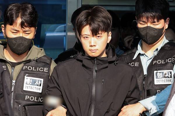 여고생 살해 혐의를 받는 장윤기가 지난 5월 14일 광주지방법원에서 열린 구속 전 피의자 심문(영장실질심사)을 받기 위해 법원에 출석하고 있다. 연합뉴스