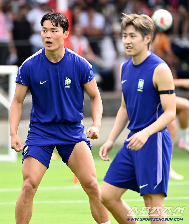 7일(한국시각) 멕시코 과달라하라의 대표팀 베이스캠프 훈련장인 치바스 베르데 바예에서 진행된 대한민국 월드컵 대표팀의 공식 훈련, 오현규와 이강인이 함께하고 있다. 과달라하라(멕시코)=허상욱 기자wook@sportschosun.com/2026.06.07/