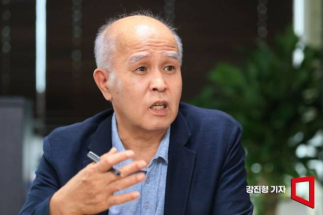 이용우 경제더하기연구소 대표가 9일 서울 여의도 경제더하기연구소 사무실에서 아시아경제와 인터뷰 하고 있다. 강진형 기자