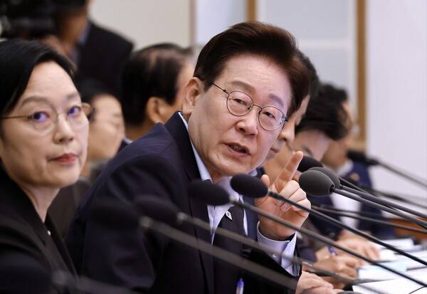 이재명 대통령이 21일 청와대에서 열린 제31회 국무회의에서 발언하고 있다. 청와대사진기자단