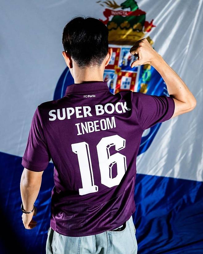 포르투갈 명문 FC포르투가 21일(한국시간) 공식 SNS에 황인범의 이적 소식을 알렸다. 황인범은 등번호 16번을 달고 뛴다. 구단 SNS 캡처