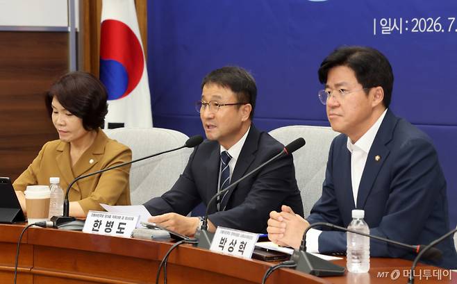 [서울=뉴시스] 국회사진기자단 = 한병도 더불어민주당 대표 직무대행 겸 원내대표가 21일 서울 여의도 국회에서 열린 정책의원총회에서 발언하고 있다. 2026.07.21. photo@newsis.com /사진=최진석