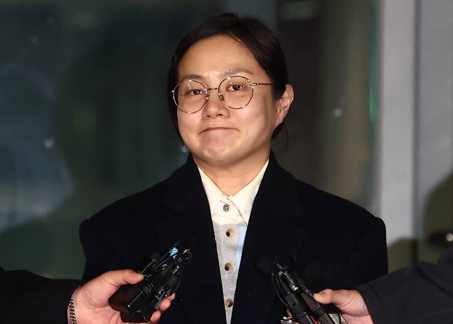 코미디언 박나래 전 매니저가 구속됐다. 사진은 지난 2월 서울 강남경찰서에서 피고발인 조사를 마치고 나온 코미디언 박나래. /사진=뉴스1